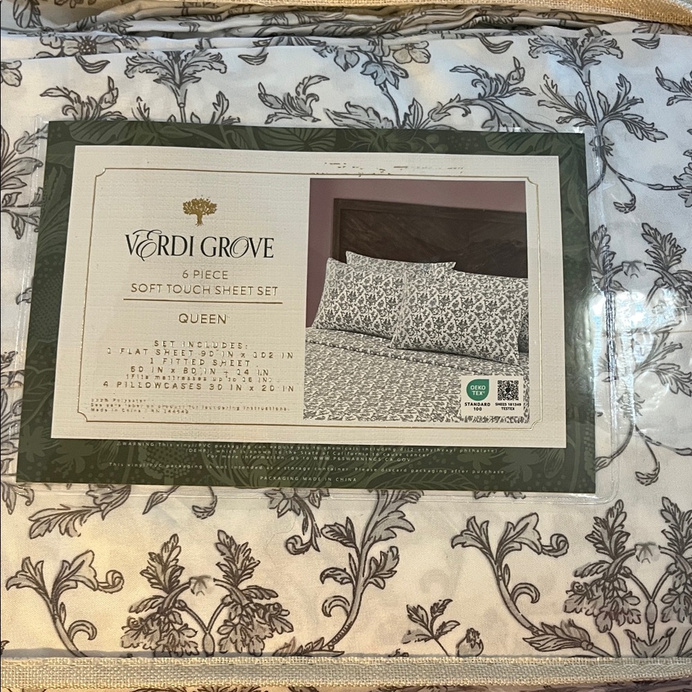 Classic Floral Printed Sheet Set and Four Pillow Cases - Gray on White - Picture 7 of 7